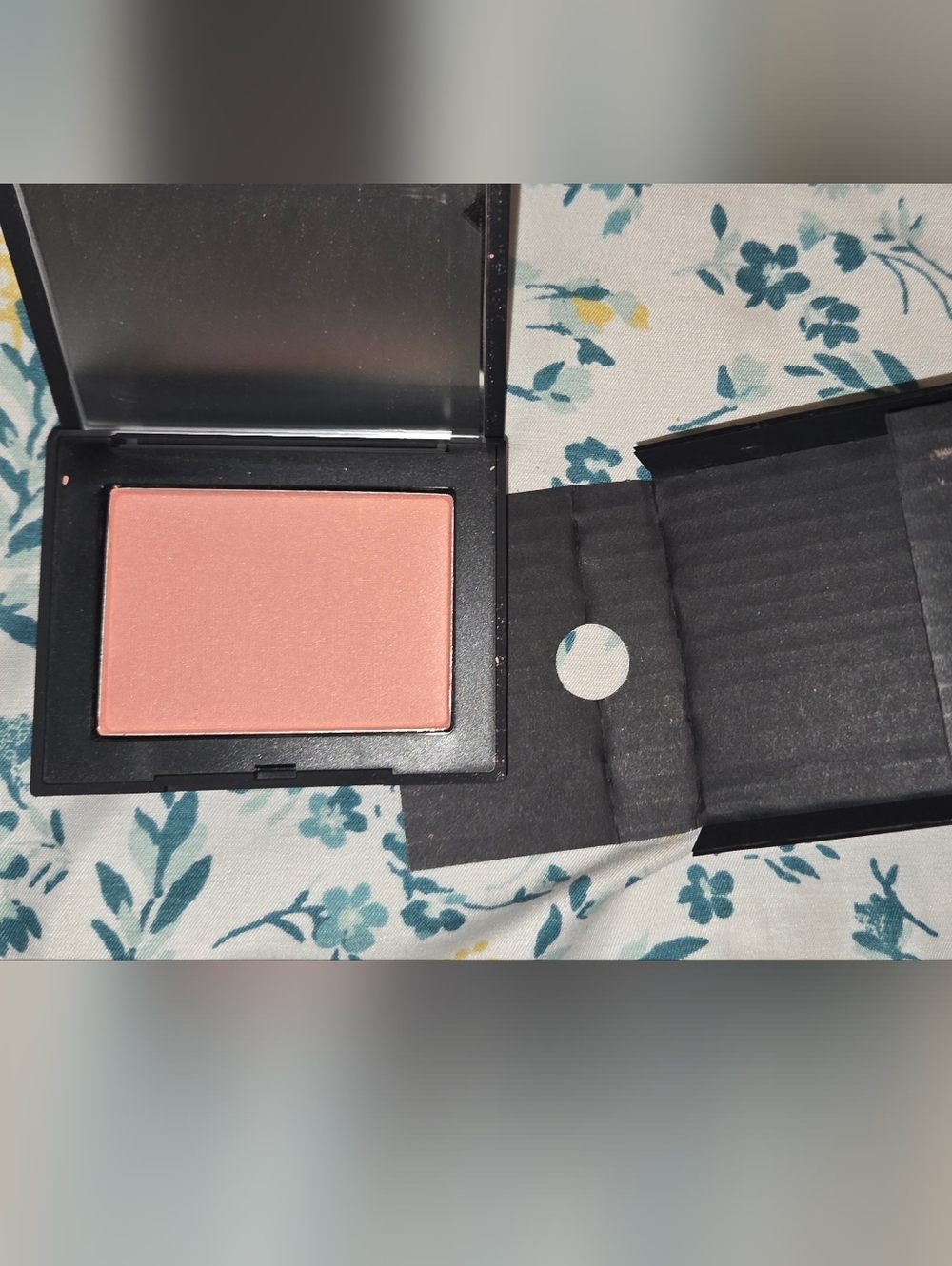 NARS Blush Compact In- INFATUATED - Picture 5 of 5
